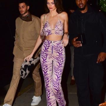 kendall-jenner-goes-naked-205