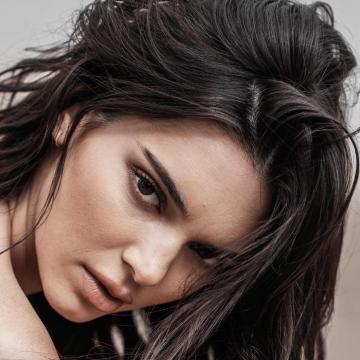 kendall-jenner-naked-on-a-horse-3