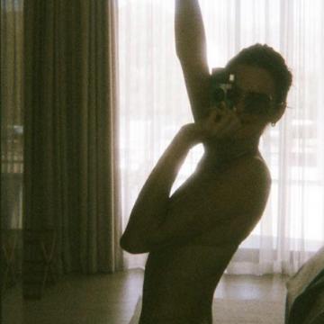 Kendall-Jenner-poses-naked010