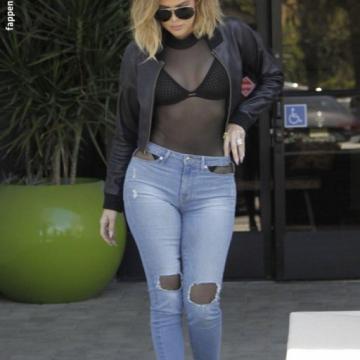 khloe-kardashian-naked-photo-number-202