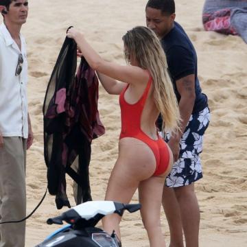 khloe-kardashian-naked-photo-number-250