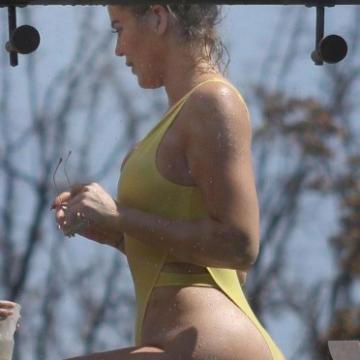 khloe-kardashian-naked-photo-number-444