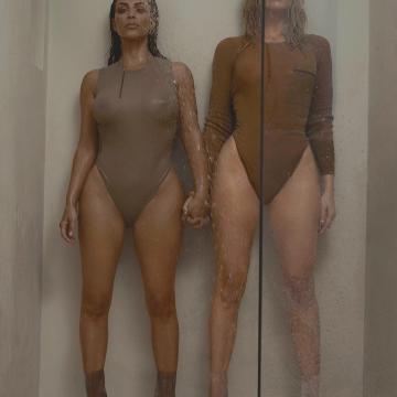 khloe-kardashian-naked-photos-29