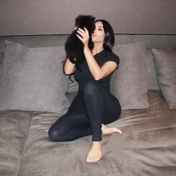 Kim-Kardashian-shows-ass-and-boobs-09