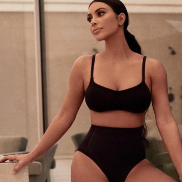 Kim-Kardashian-shows-ass-and-boobs-14