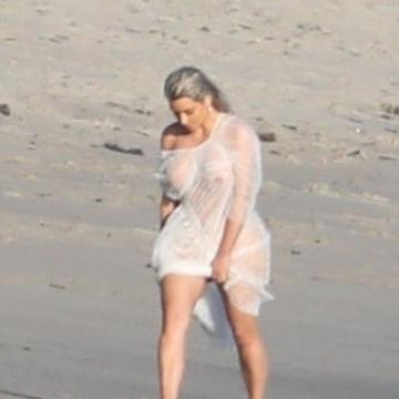 kim-kardashian-nude-butt-and-tits-15