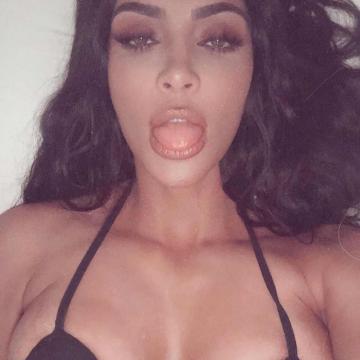Kim Kardashian explicit nude photos