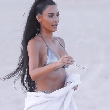 kim-kardashian-exposes-her-body-42
