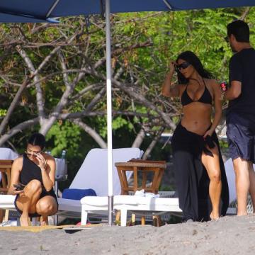 Kim-Kardashian-fat-ass-and-boobs-exposed-03