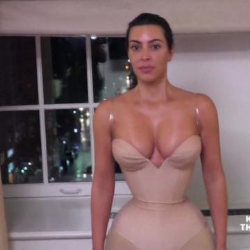 kim-kardashian-naked-photo-exposed-17