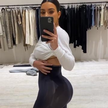 Kim-Kardashian-big-boobs-fat-ass-34