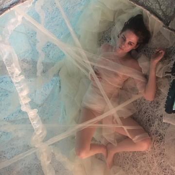 Kristen Stewart showing off naked body