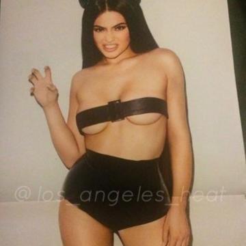 kylie-jenner-booty-and-topless-28