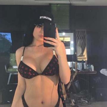 Kylie Jenner naked and sexy instagram pictures