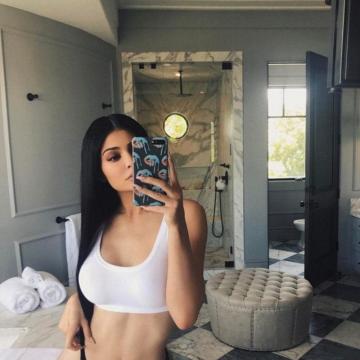 kylie-jenner-naked-and-sexy-instagram-pictures-23