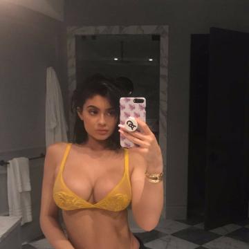 kylie-jenner-naked-ass-and-tits-21