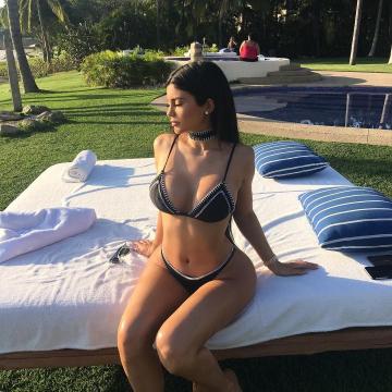 kylie-jenner-naked-ass-and-tits-47