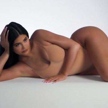 Kylie-Jenner-big-tits-photo-01