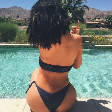 Kylie Jenner bikini ass