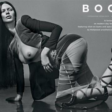 Kylie Jenner exposes sexy boobs