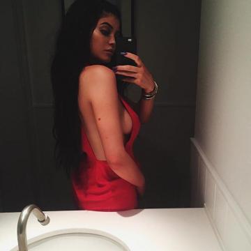 Kylie Jenner sexy selfie