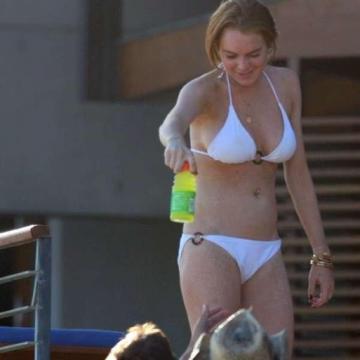 lindsay-lohan-naked-big-tits-photo-200