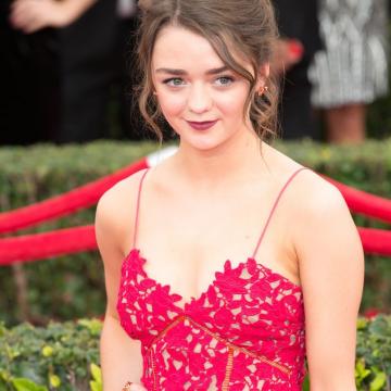 maisie-williams-goes-naked-and-hot-31