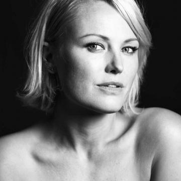 malin-akerman-topless-photos-1