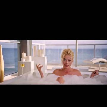 Margot Robbie naked taking bath photos