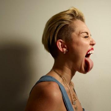Miley-Cyrus-Nude-Best-Pics-photo-31