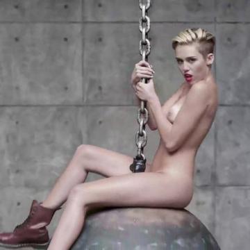 miley-cyrus-naked-huge-collection-25