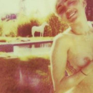 Miley Cyrus fully naked and shows very sexy tits