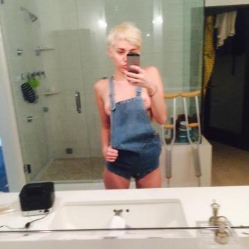 Miley Cyrus naked tits in jeans