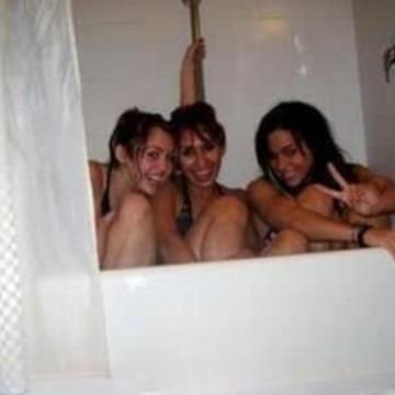 Miley Cyrus nude with three girls