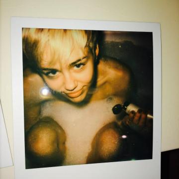 Miley Cyrus sexy and nude