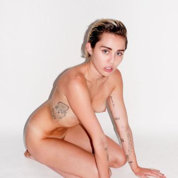 Miley Cyrus explicit naked pics