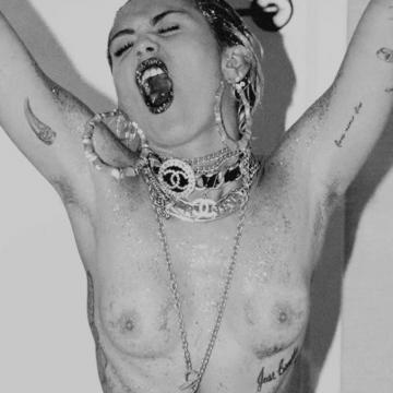 miley-cyrus-nude-and-sexy-huge-collection-67