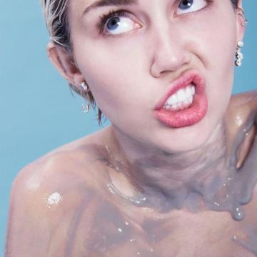 miley-cyrus-nude-pussy-collection-17