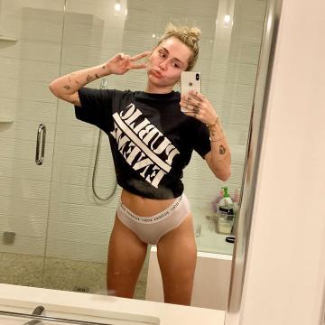 Miley cyrus nude pussy