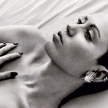 miley-cyrus-just-topless-pics-15
