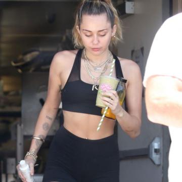 Miley-Cyrus-top-nude-photos-33