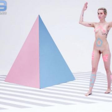 Miley-Cyrus-top-nude-photos-38