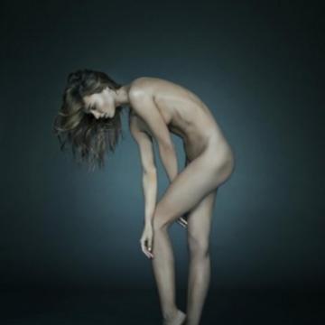 Miranda Kerr absolutely hot and nude