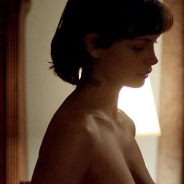 Actress Morena Baccarin shows nude tits