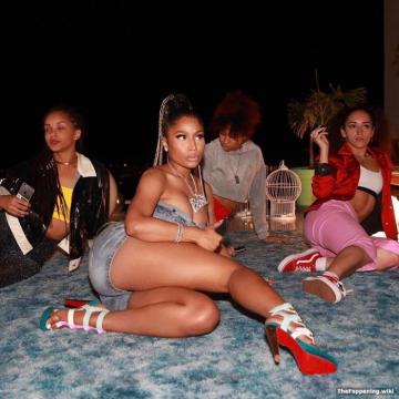 nicki-minaj-nudes-hot-111