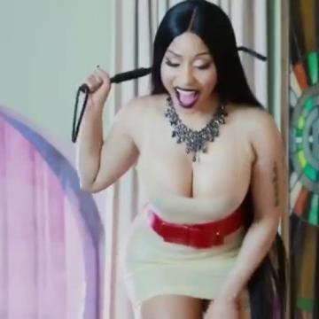 Nicki Minaj abnormal cleavage