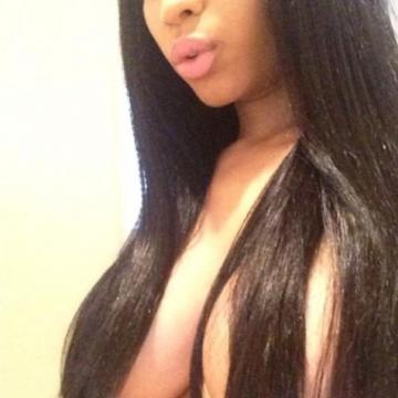 Nicki Minaj boobs covered with hair
