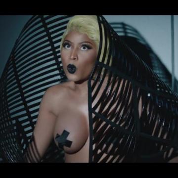 Nicki Minaj deep cleavage