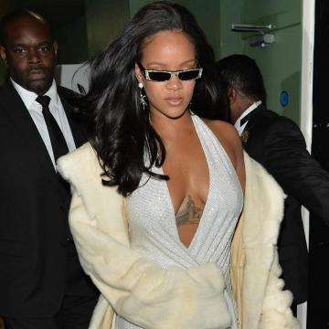 rihanna-cleavage-pictures-7
