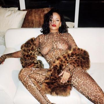 rihanna-nude-03